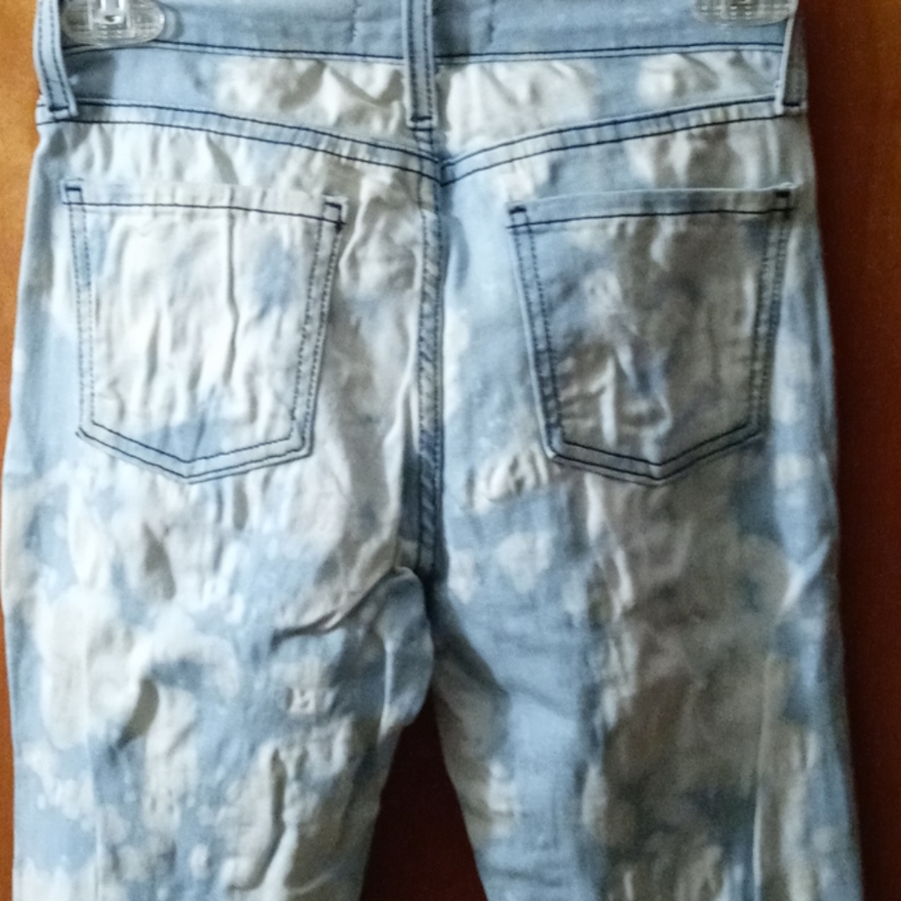 Distressed jeans - Picture 3 of 4